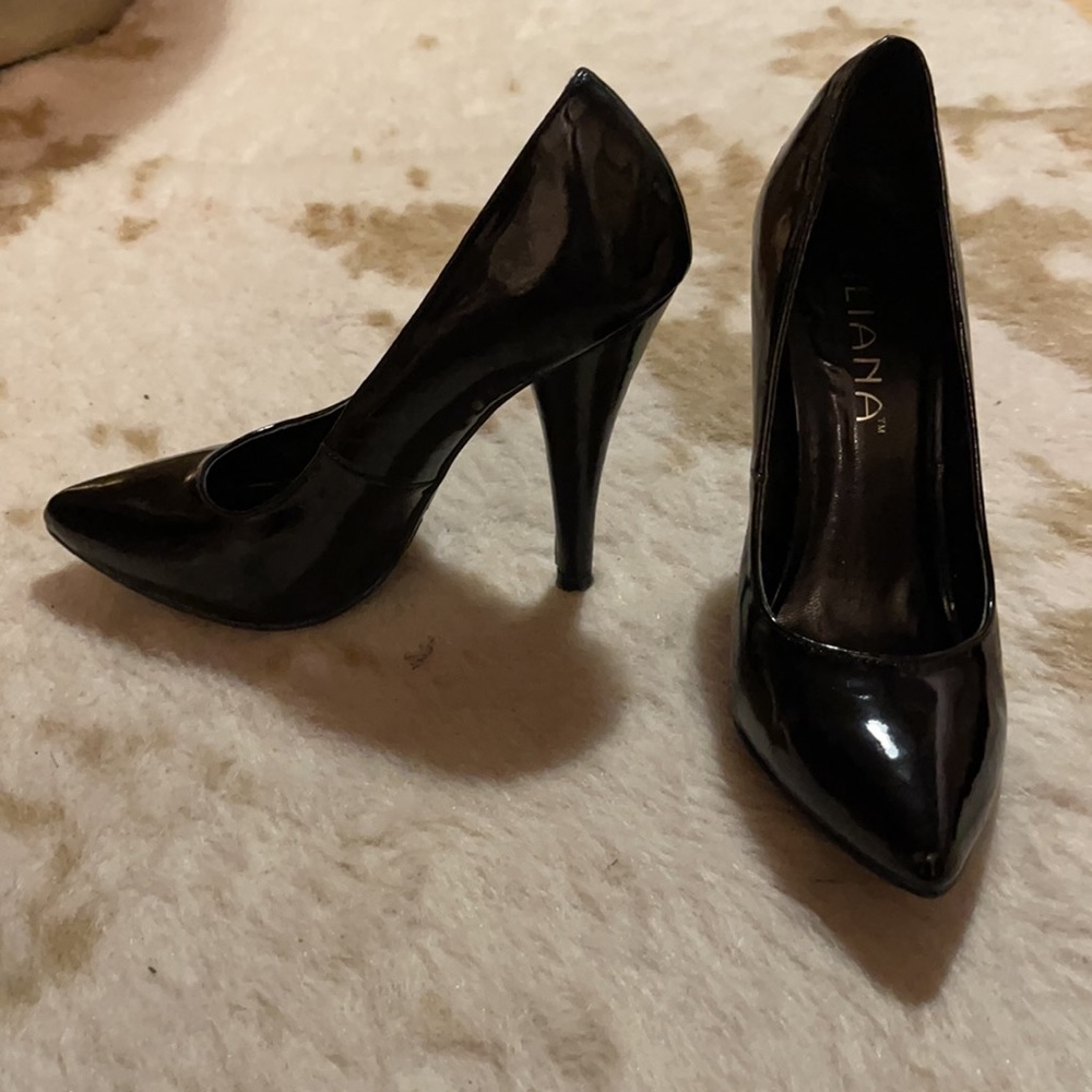 Liliana Black Pumps Size 5.5